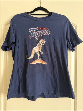 Detroit Tigers Navy women’s Graphic Tee-xl